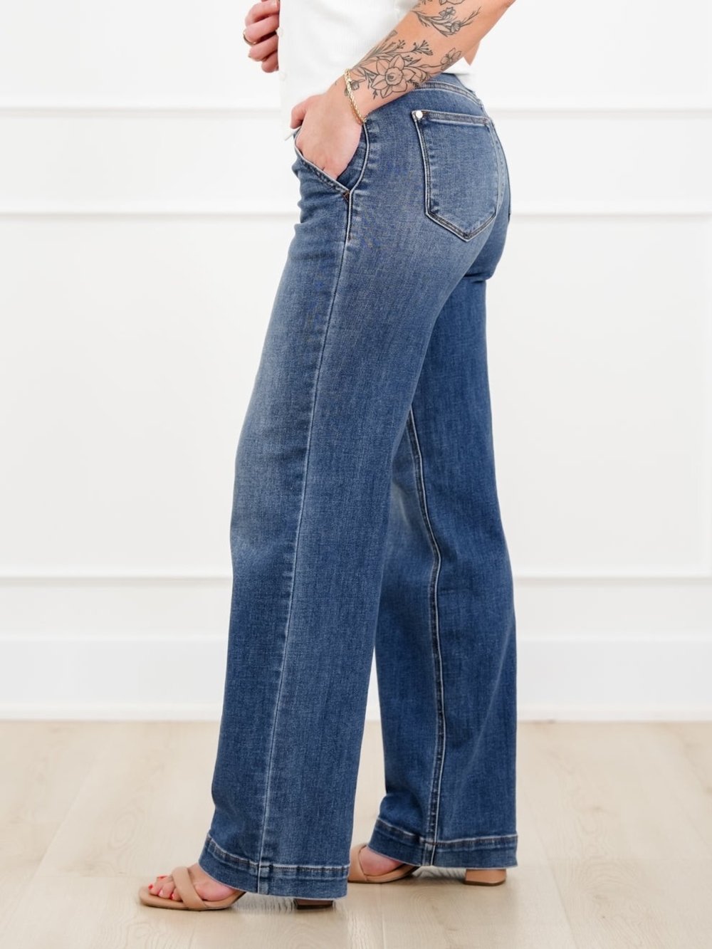 Judy Blue Anytime Anyplace High Waisted Wide Leg Medium Wash Jean Size 28 - Picture 3 of 12